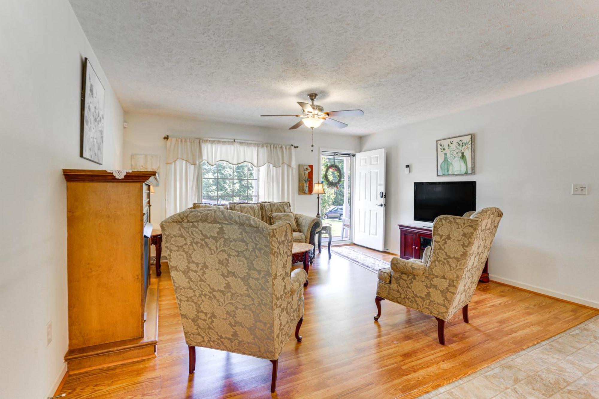 Chatham Getaway With Fireplace, Deck And Gas Grill! Eksteriør bilde