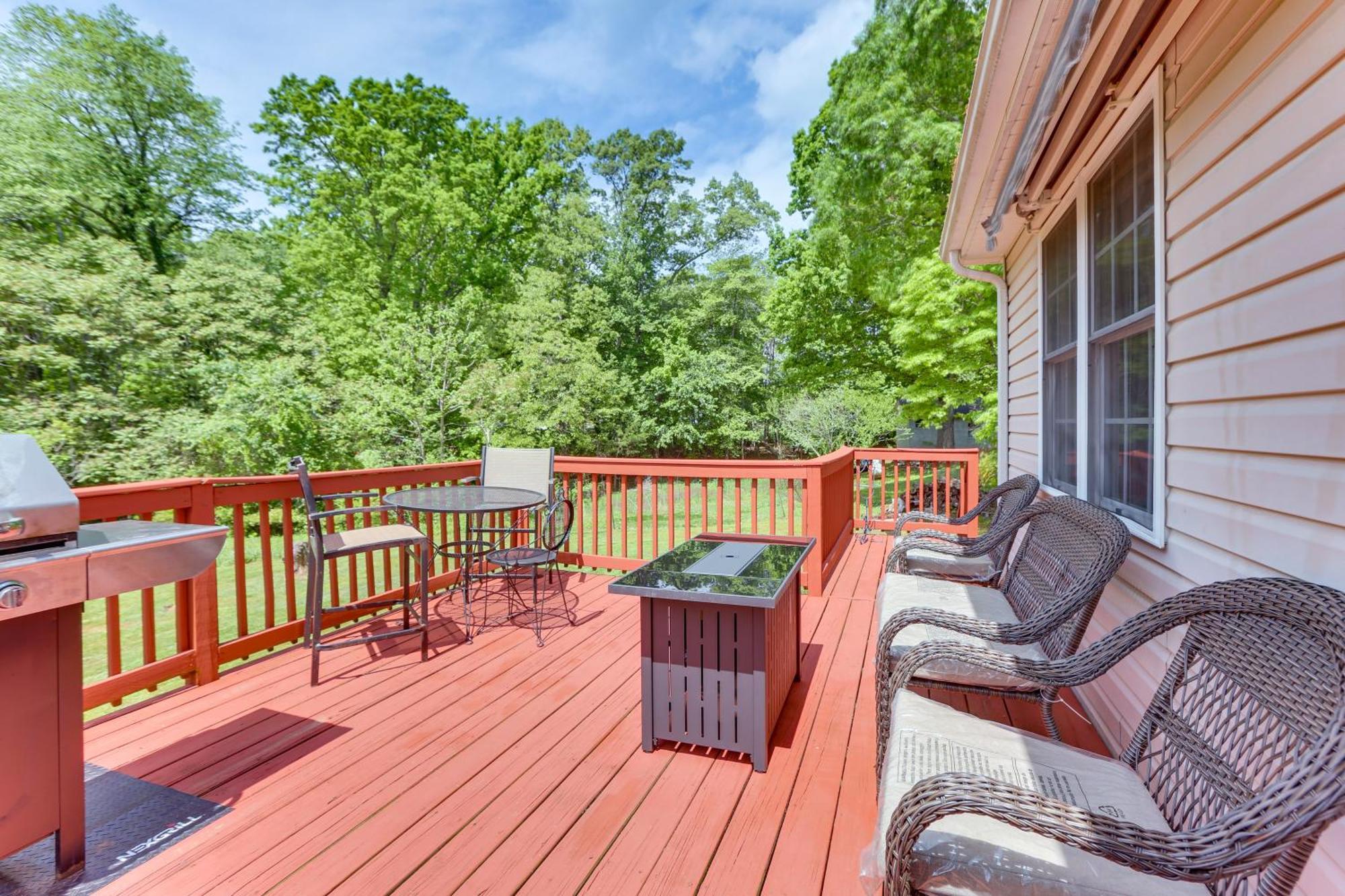Chatham Getaway With Fireplace, Deck And Gas Grill! Eksteriør bilde